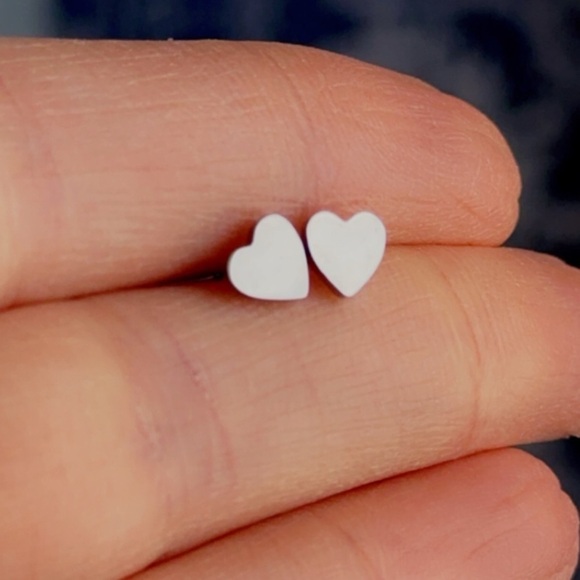 Titanium Heart Stud Earrings - Picture 3 of 10